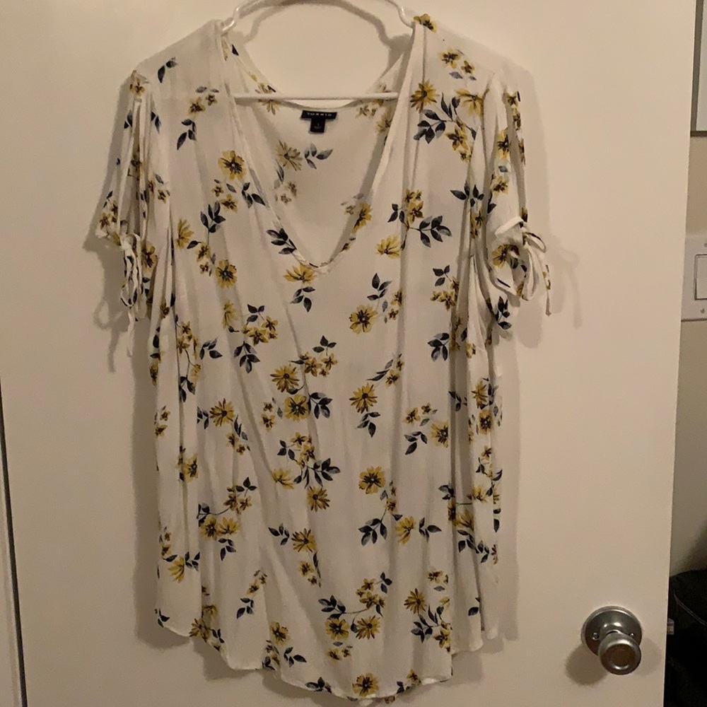 EUC Torrid White Floral Tie Sleeve Gauze Top Sz 1X